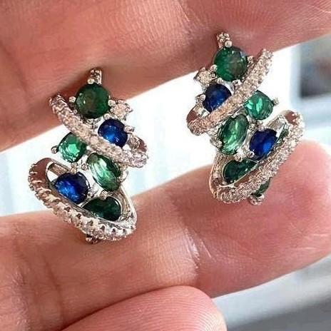 Prachtige zilverkleurige oorbellen met groen blauwe stenen, Verzenden, Zo goed als nieuw, Groen, Overige materialen