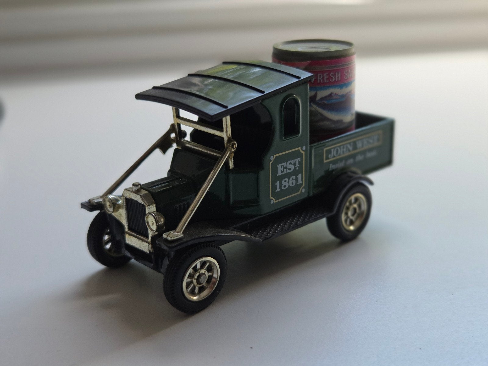 Oxford Vintage Diecast modelauto John West Fresh Salm, Ophalen of Verzenden, Zo goed als nieuw