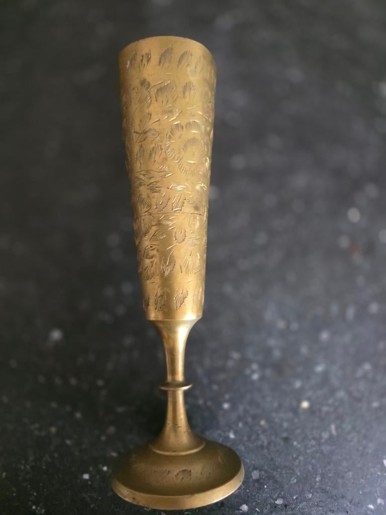 Vintage messing vaasje/kelk met gravures, Ophalen of Verzenden