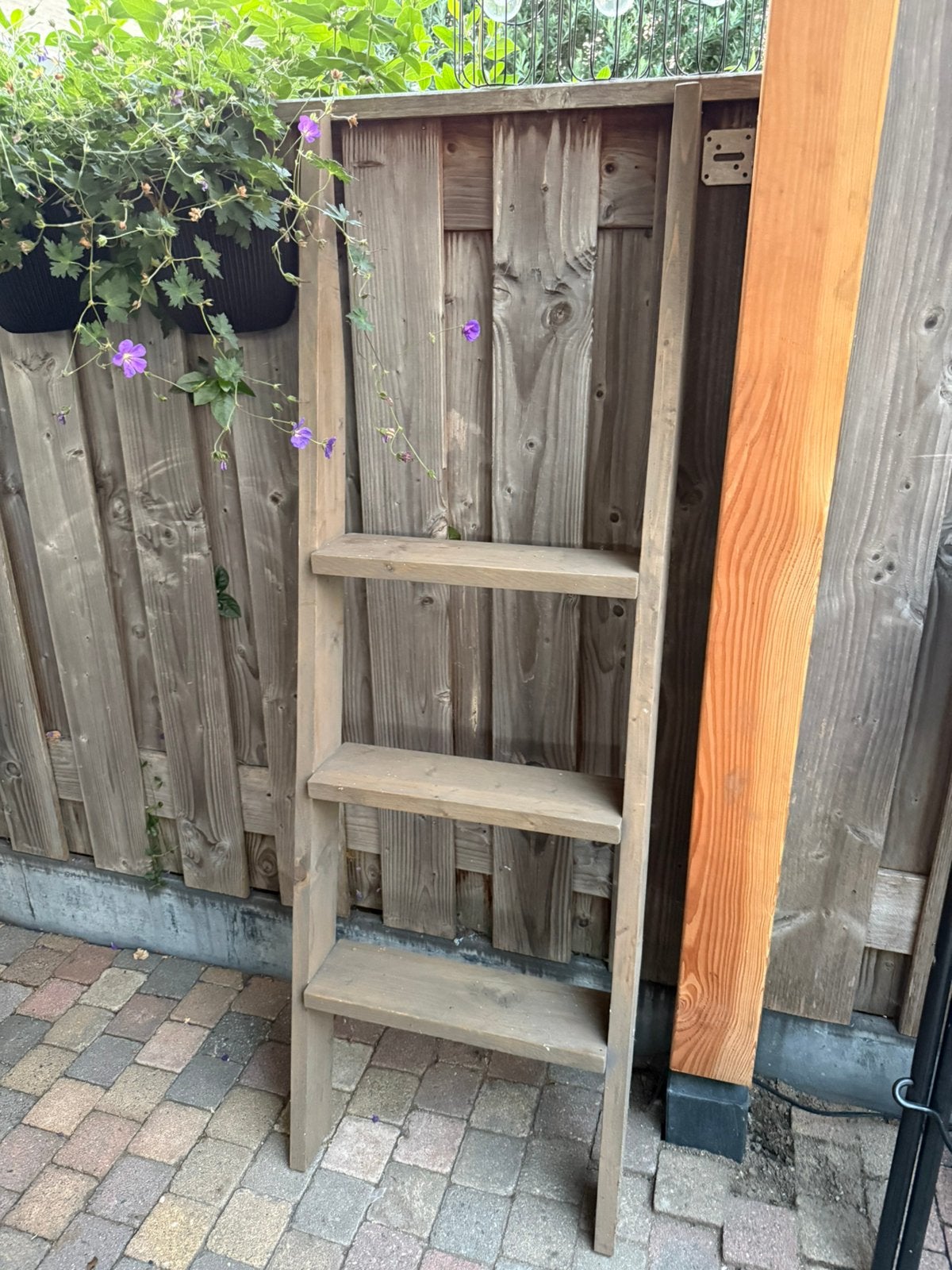 Houten trappetje, Ophalen