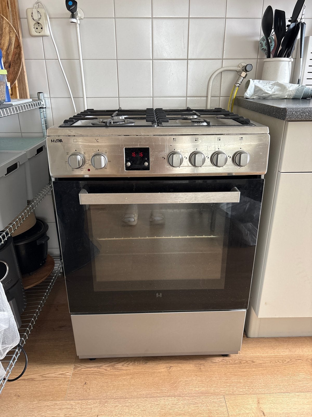 ETNA Vrijstaand Gasfornuis met Oven (1 jaar oud), Witgoed en Apparatuur, Fornuizen, Ophalen, Gebruikt, 60 cm of meer, 4 kookzones