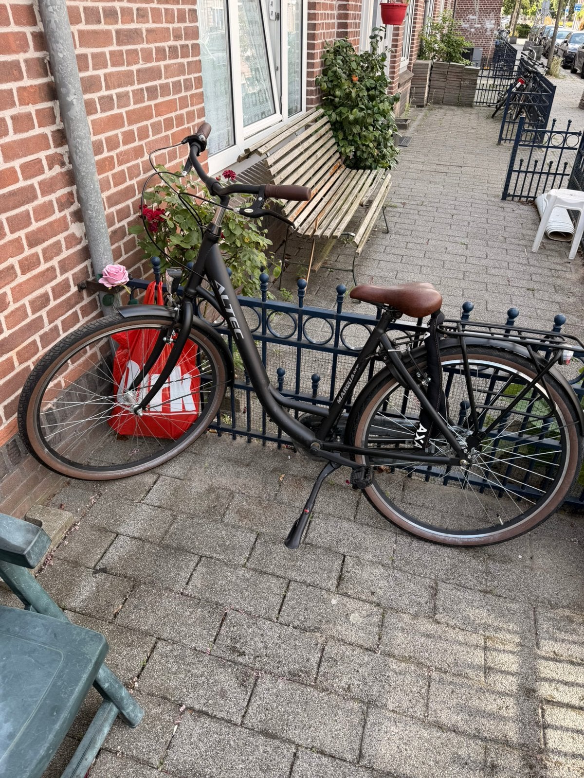 Zwarte fiets, Ophalen, Zo goed als nieuw