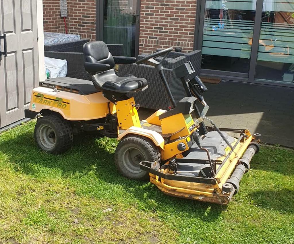 Zitmaaier Stiga ParkPro 18HP v-twin 125 cm hydro, Ophalen, Zo goed als nieuw