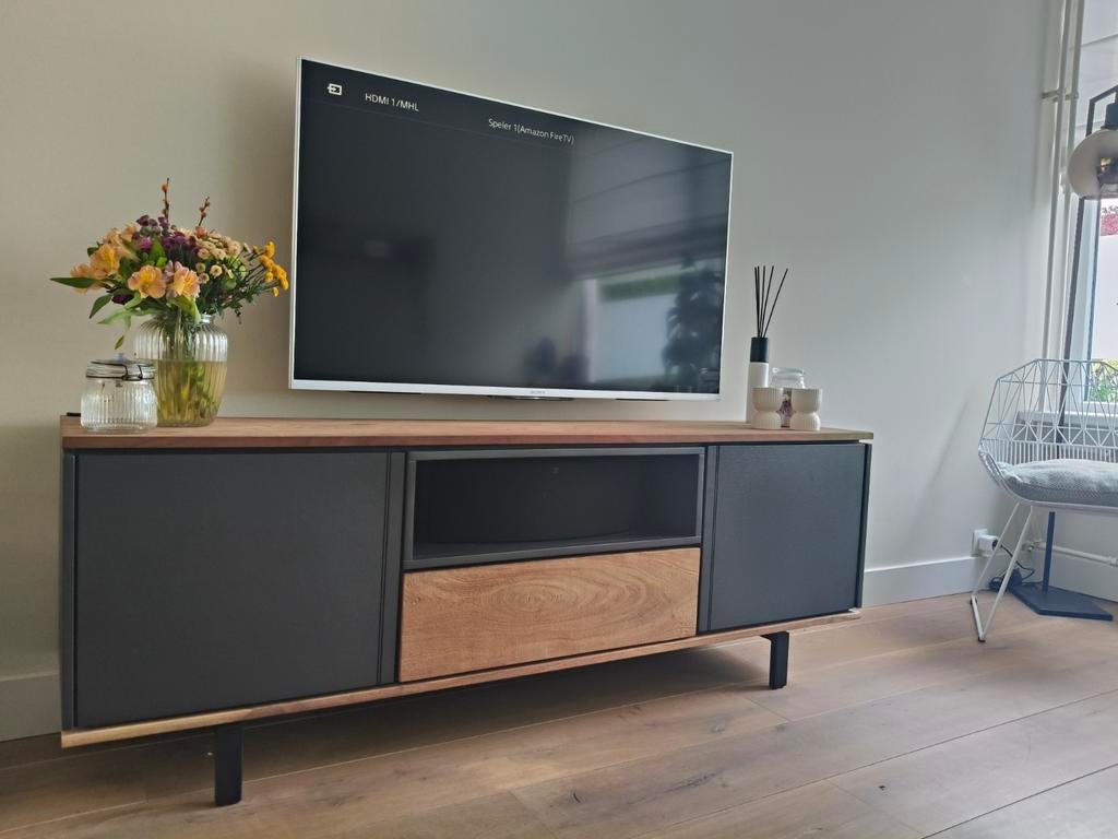 Kast Xooon in nieuwstaat met LED verlichting, Huis en Inrichting, Kasten | Dressoirs, Ophalen, Met deur(en), Glas, 50 tot 100 cm