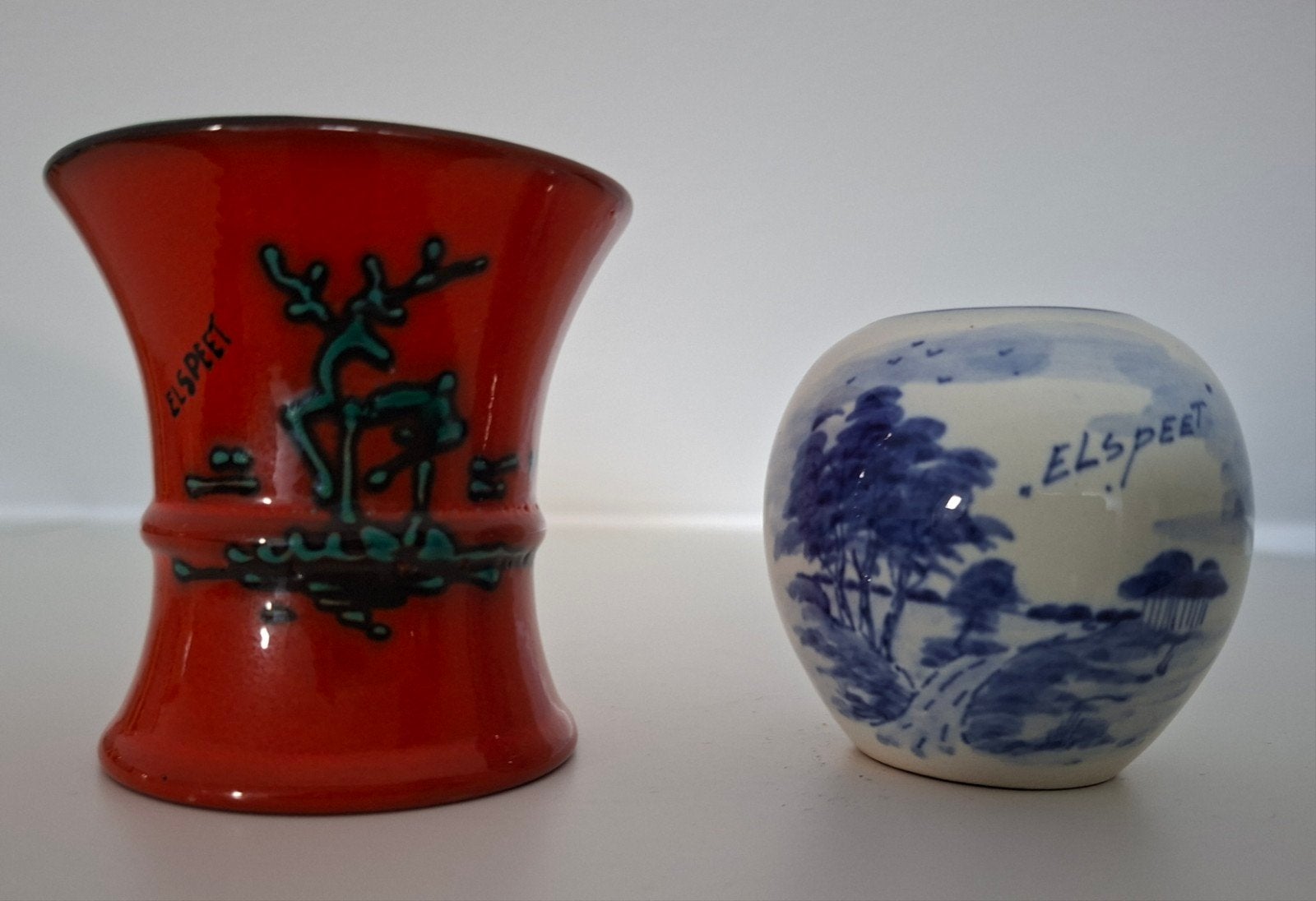 2 Souvenir vaasjes uit Elspeet - Oranje en Delfts Blauw, Antiek en Kunst, Ophalen of Verzenden