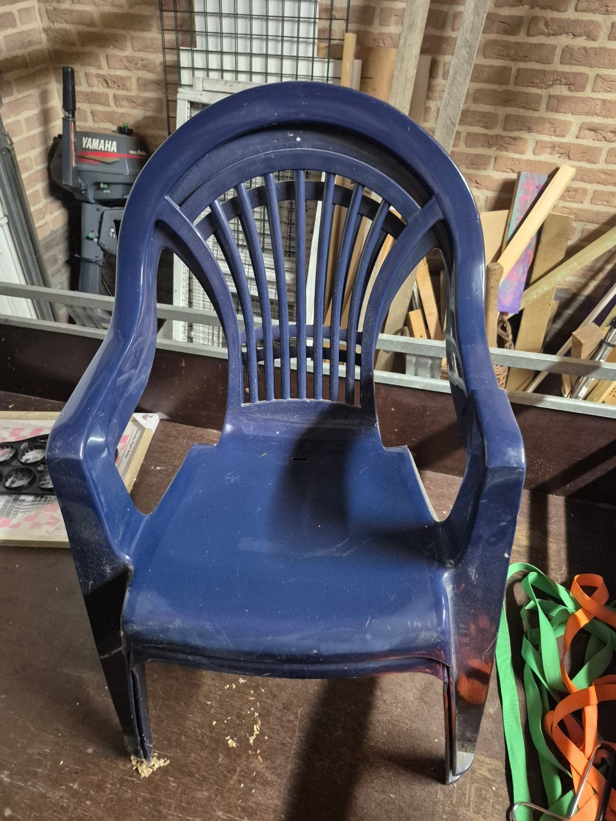 2 blauwe  opstapelbare stoelen, gratis, Ophalen, Gebruikt, Kunststof