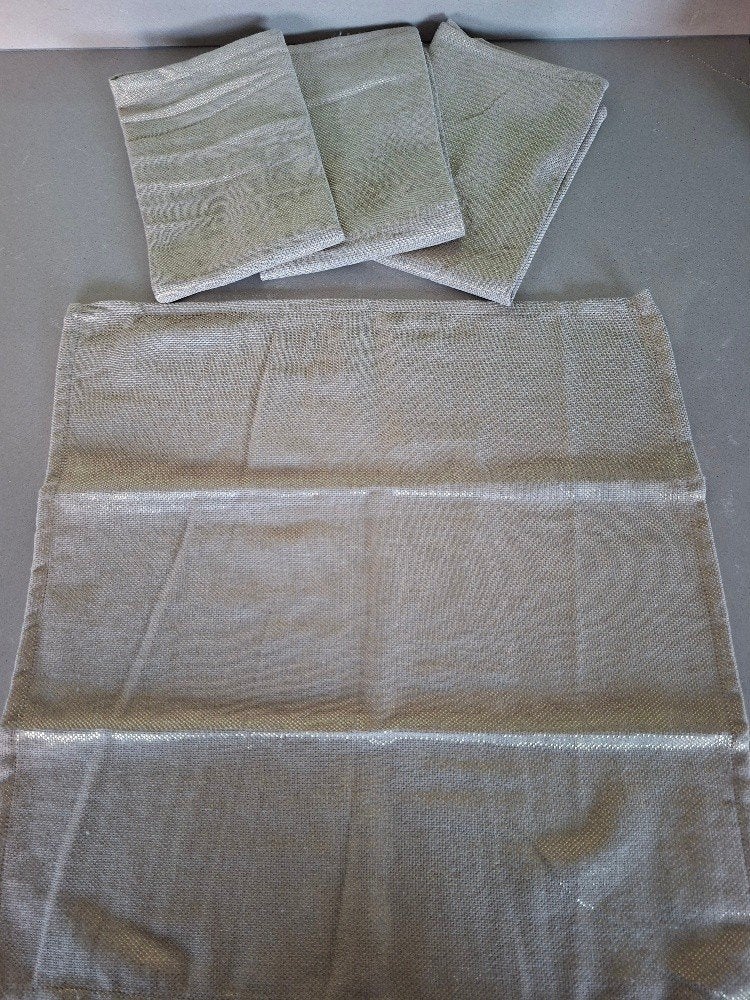 set van 4 gouden luxe servetten, Ophalen of Verzenden, Nieuw, Beige, Overige typen