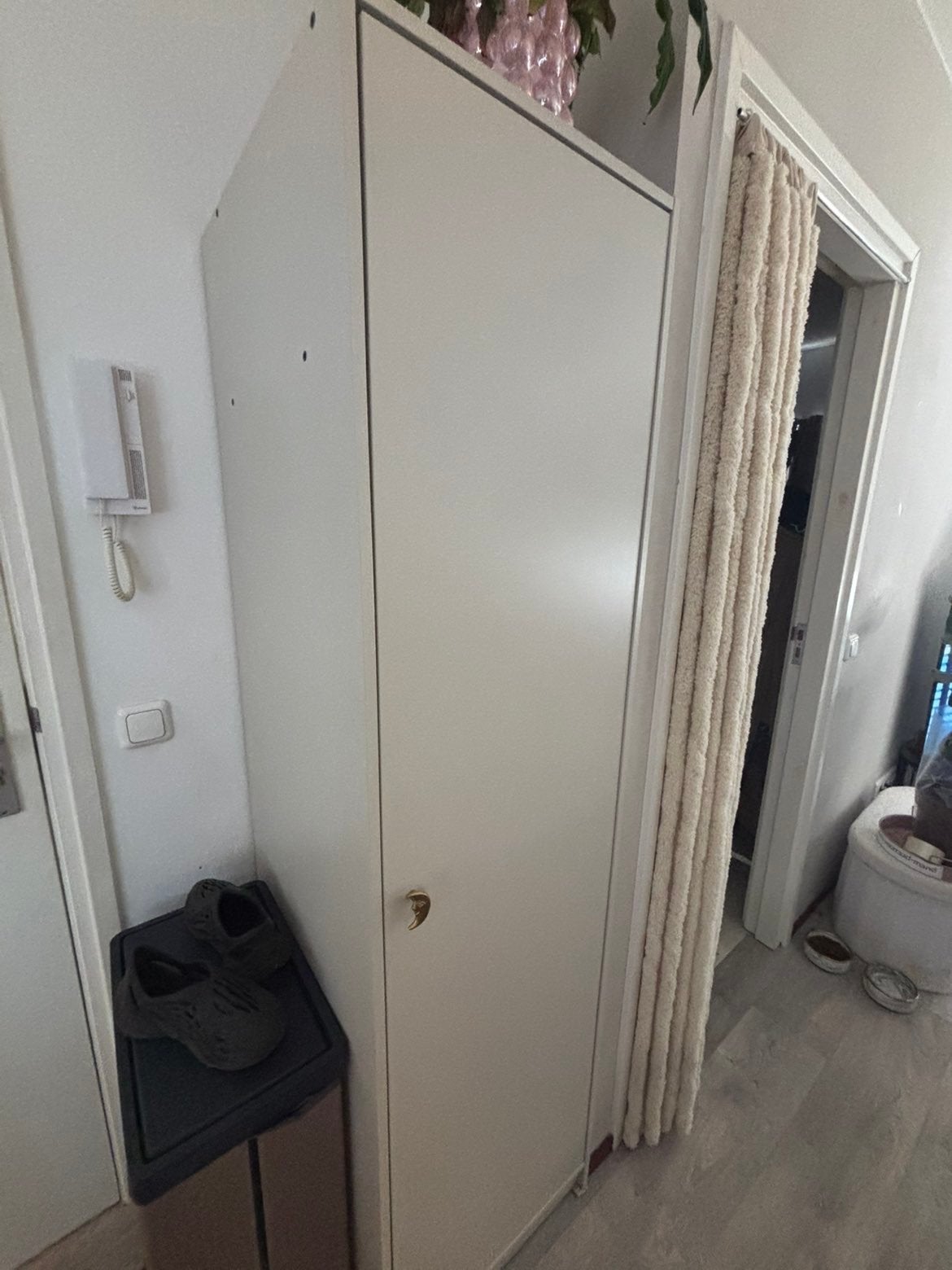 Beige kledingkast met hangruimte en plank, Huis en Inrichting, Kasten | Kledingkasten, Ophalen, Gebruikt, 50 tot 100 cm, 150 tot 200 cm