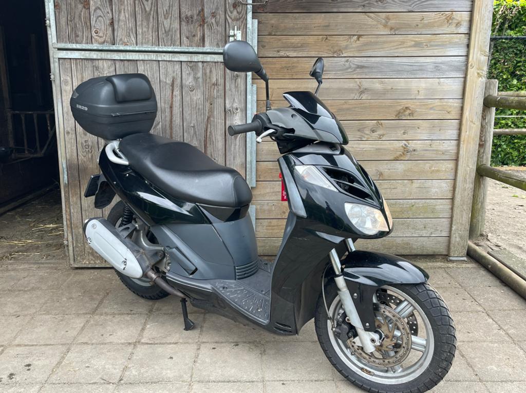 Aprilia Sport City Cube (300) 2010 | Nieuw onderhoud, Fietsen en Brommers, Scooters | Aprilia, Ophalen, Gebruikt, Overige modellen