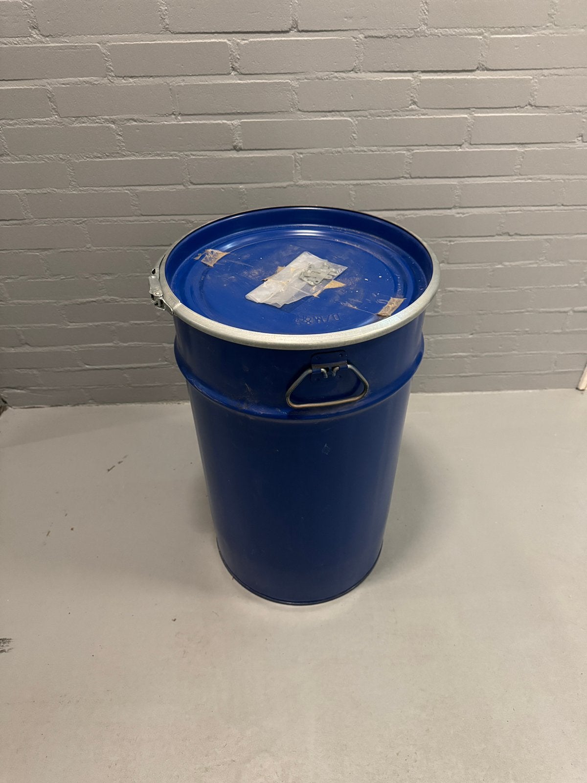 Ton met afsluitbare deksel opslag (vat), Ophalen, Zo goed als nieuw, Kunststof