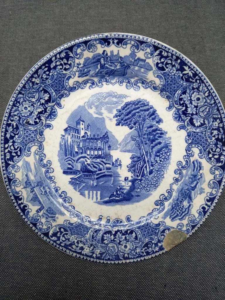 Vintage ontbijt/dinerbord, serie Castillo van Petrus Regout., Ophalen of Verzenden