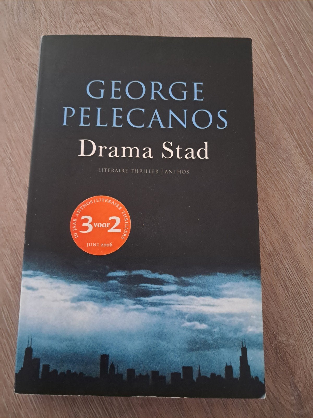 P: George Pelecanos - Drama Stad, Europa overig, Zo goed als nieuw, George Pelecanos, Ophalen of Verzenden