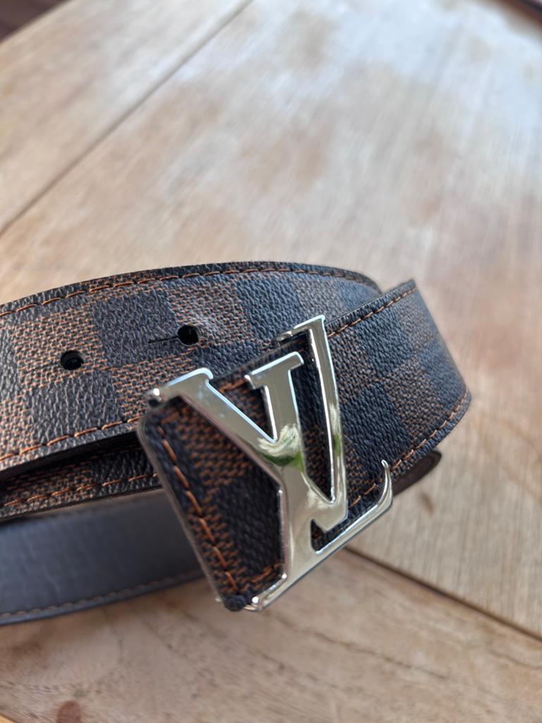 Mooie louis riem vuitton lv, Ophalen of Verzenden, Zo goed als nieuw, Bruin, Riem of Ceintuur