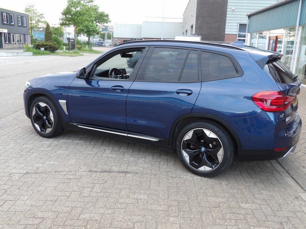 BMW iX3 High Executive 80 kWh (bj 2021, automaat), Automaat, Achterwielaandrijving, 750 kg, 110 €/maand