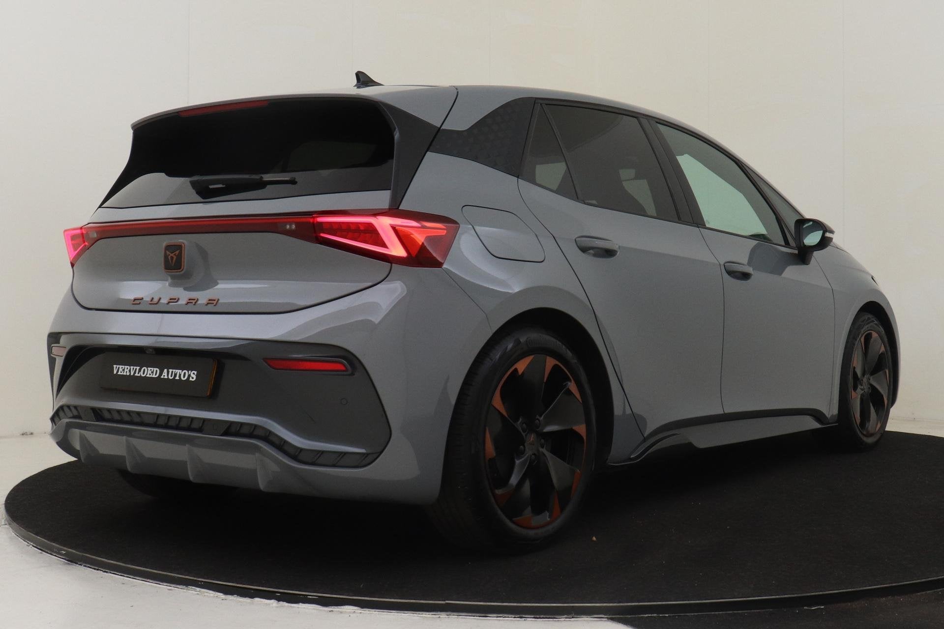 CUPRA BORN ADRENALINE ONE 62 kWh -CAMERA|ADAP.CRUISE|KEYLESS, Auto's, Automaat, 34 min, Gebruikt, Zwart