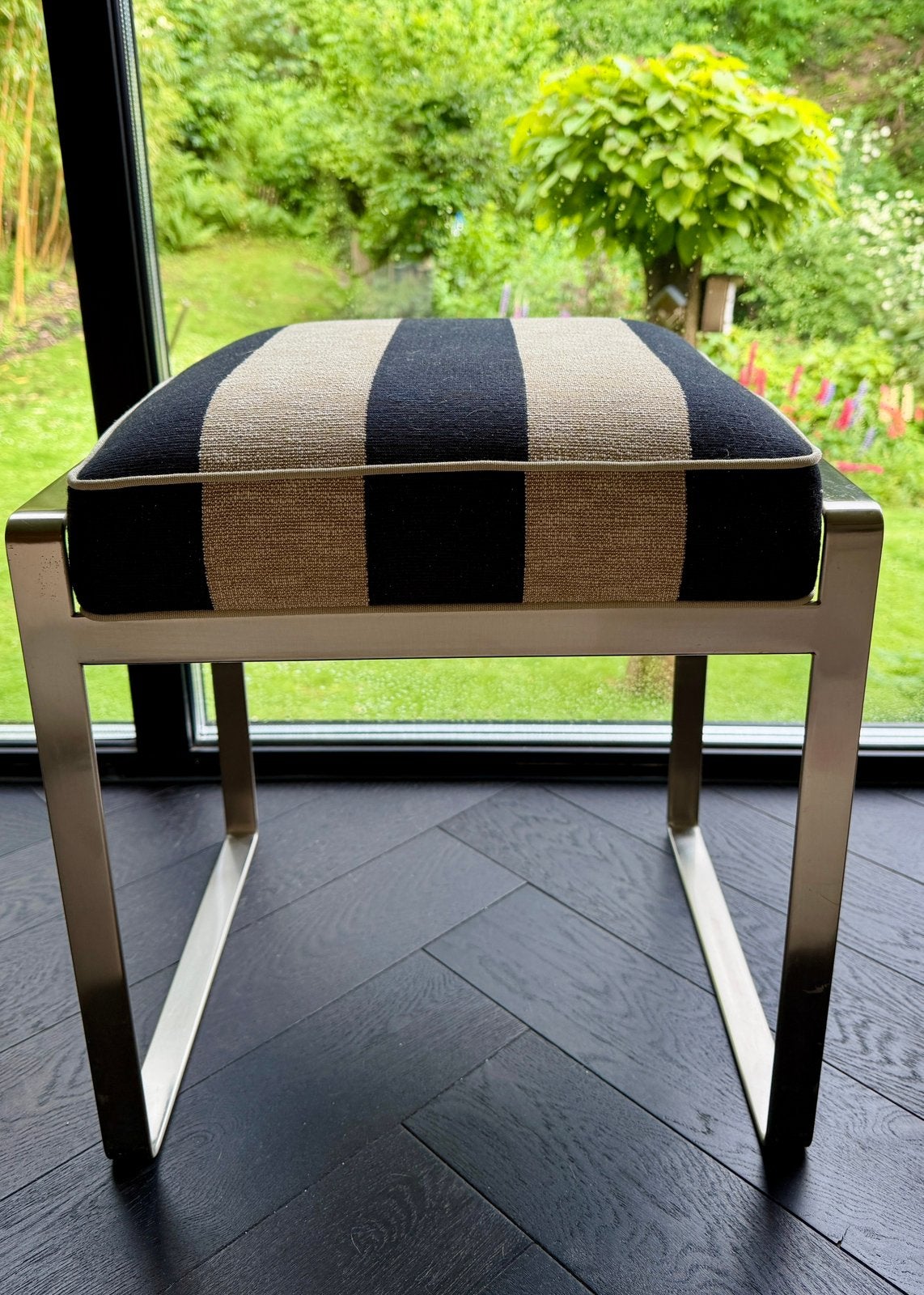 Flexform Morgan hocker- Stijlvol en comfortabel, Huis en Inrichting, Ophalen, Gebruikt, Zwart, Metaal