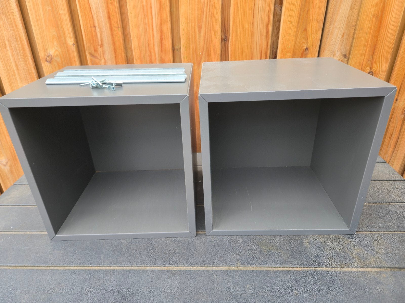 2x IKEA VALJE Kast Donkerbruin 35x30x35 cm met wandmontage, Ophalen, Gebruikt
