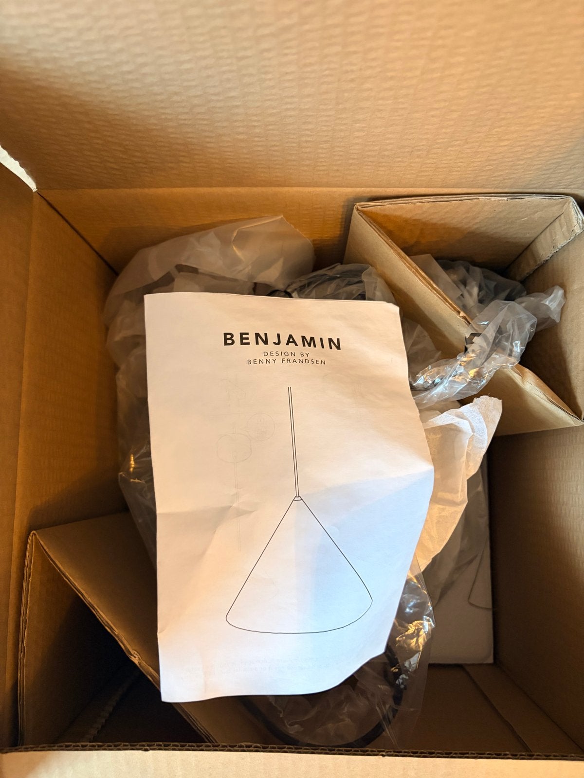 Prachtige Enrico hanglamp zwart - Nieuw in doos 2 stuks, Huis en Inrichting, Ophalen of Verzenden, Nieuw, Metaal, E27 (groot)