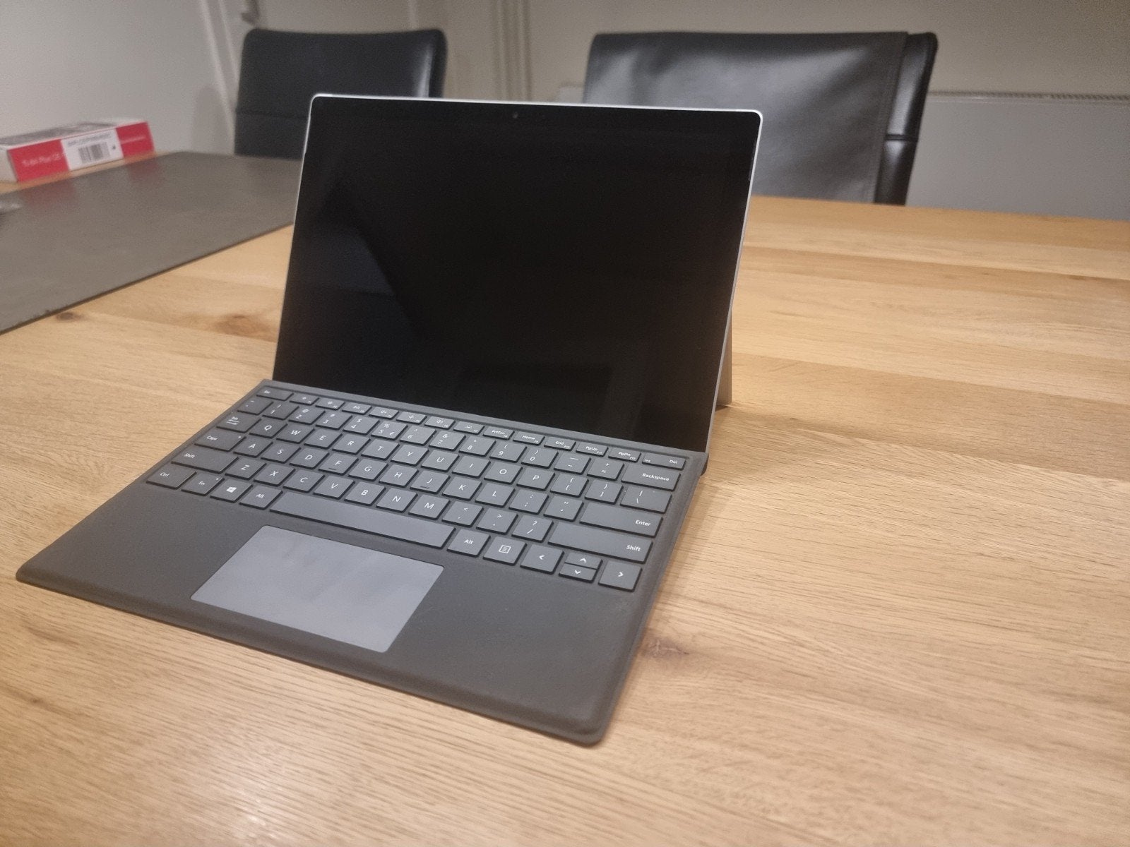 Microsoft Surface Pro 5 laptop met toetsenbord, muis en hoes, Ophalen, Usb-aansluiting, 12 inch, Zo goed als nieuw
