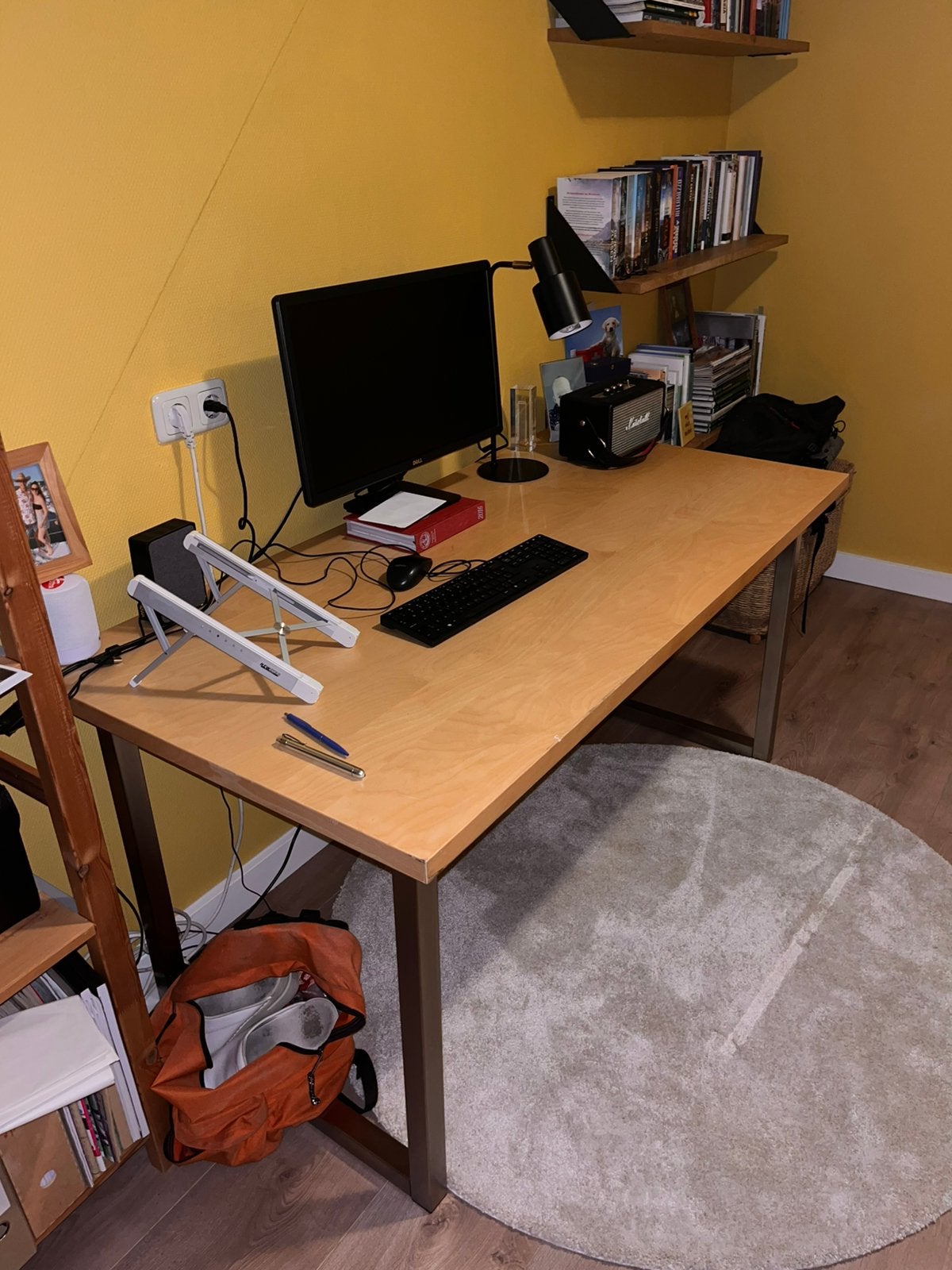 Bureau van ikea, Ophalen of Verzenden, Zo goed als nieuw