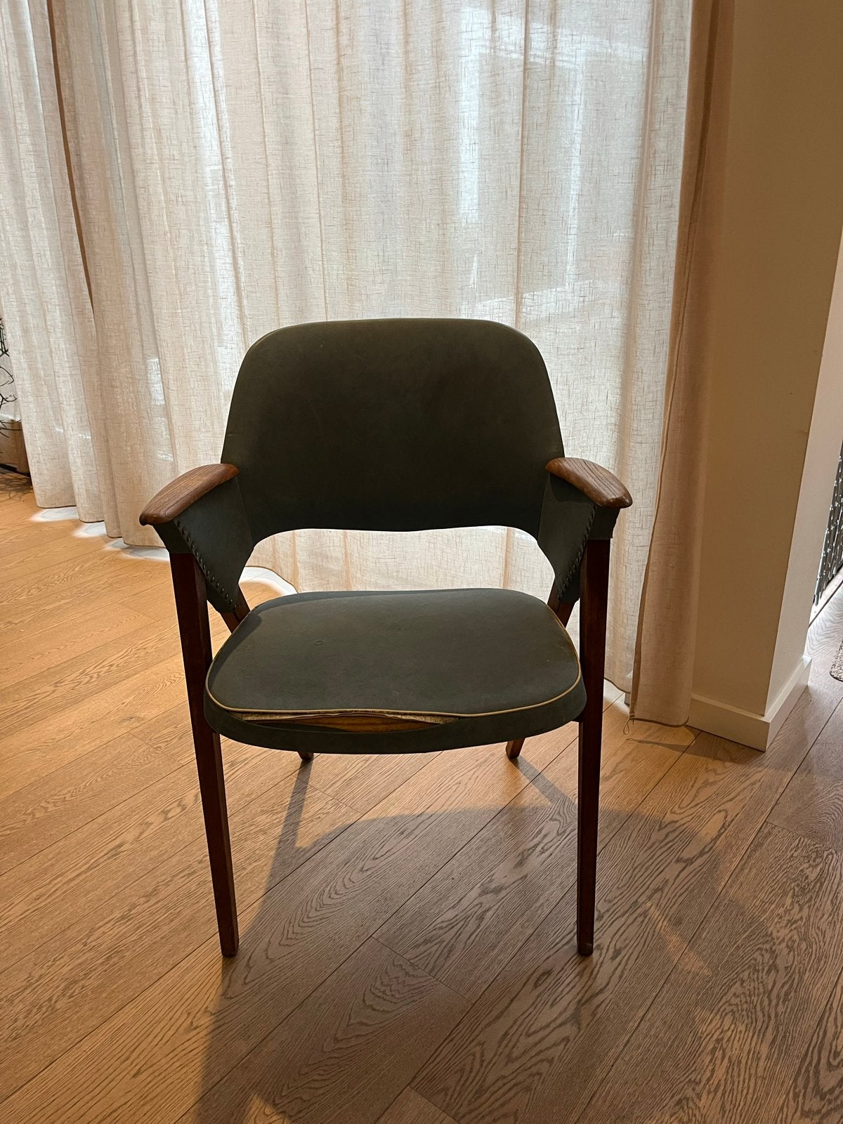 Vintage Cowhorn Stoel - Lichtblauw met Houten Armleuningen, Ophalen, Gebruikt, Eén