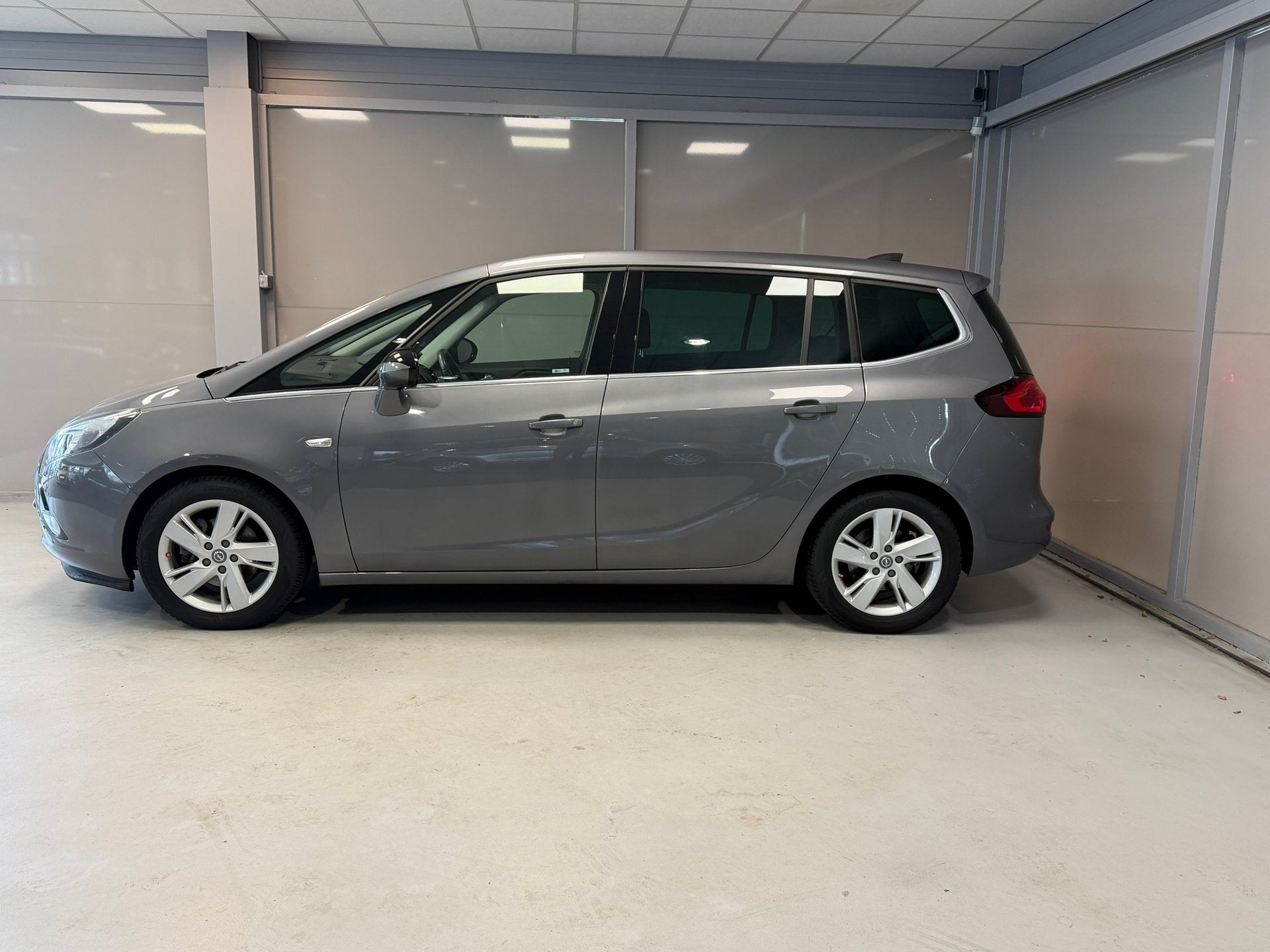 Opel Zafira Tourer 1.4 Blitz 7p. | CAMERA | PANODAK | LEER |, Auto's, Gebruikt, 4 cilinders, 7 stoelen, Automatische klimaatregeling