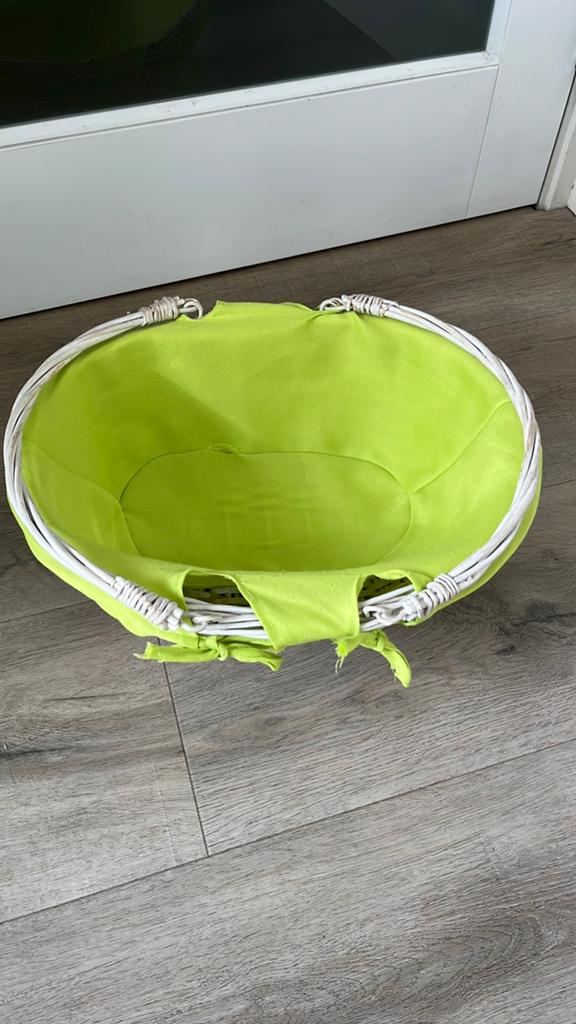 Mandje met kleedje, Gebruikt, Mand, Ophalen of Verzenden, Riet