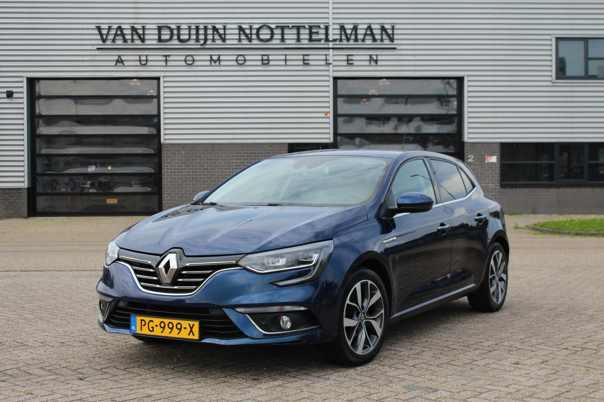 Renault Mégane 1.2 TCe Bose / HUD / Keyless / Camera / N.A., Auto's, Voorwielaandrijving, 101 pk, Gebruikt, 4 cilinders