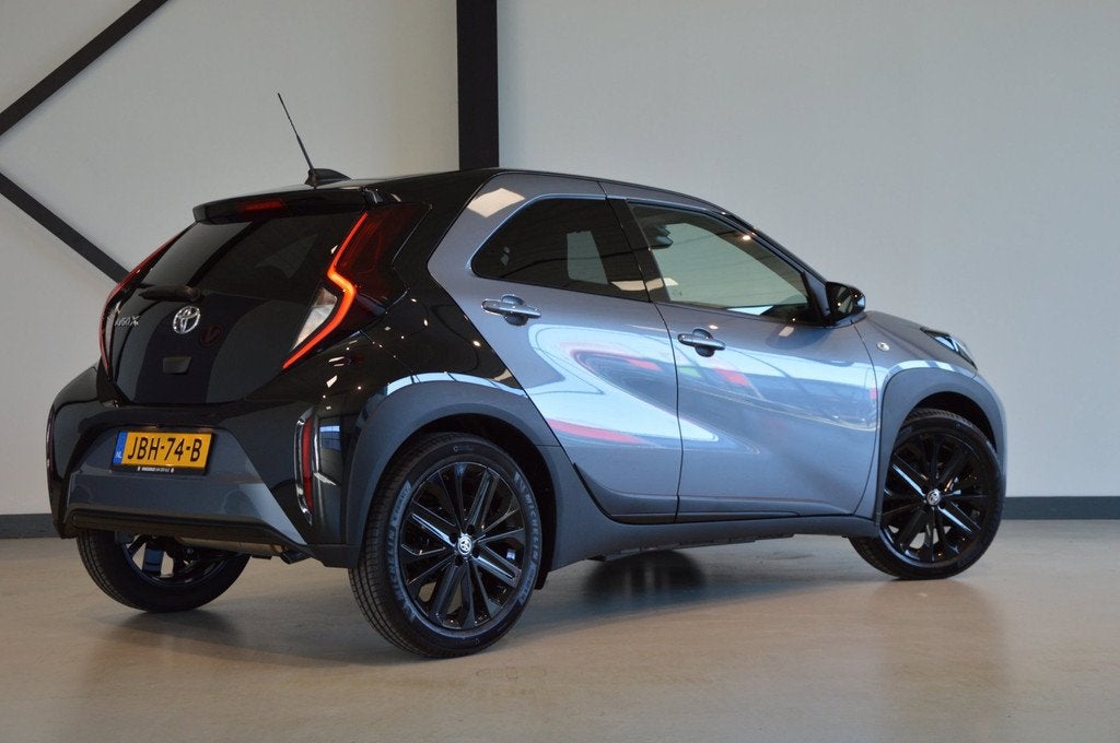 Toyota Aygo X 1.0 VVT-i MT Pulse Nieuw direct leverbaar, Auto's, Toyota, Stof, 4 stoelen, Origineel Nederlands, Nieuw