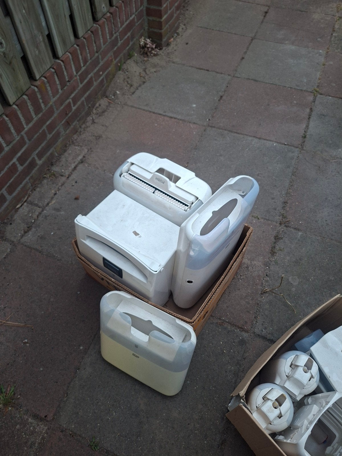 accessoires: handdoekhouders, zeepdispensers, wc-rol, Ophalen