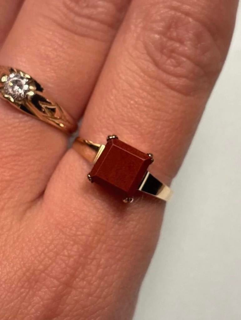Vintage 14 karaat gouden ring met rode jaspis, 18 tot 19, Verzenden, Zo goed als nieuw, Met edelsteen