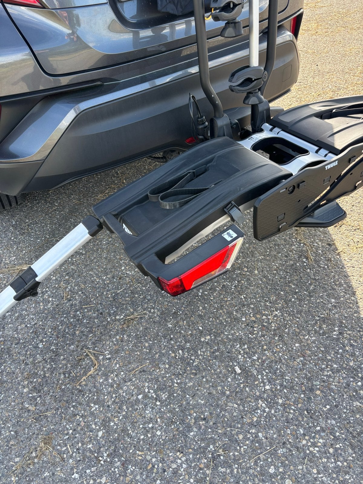 Thule Easyfold XT 2 Fietsendrager met oprijgoot, Ophalen, Elektrische fiets, Zo goed als nieuw, 2 fietsen
