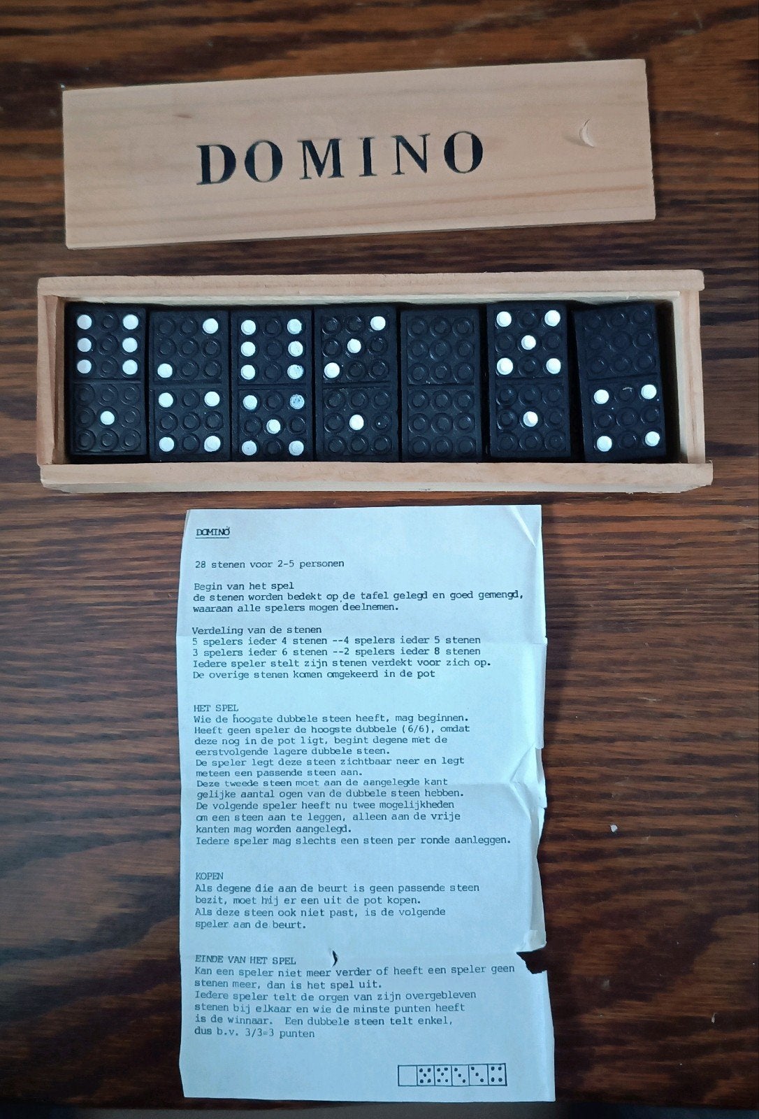 Domino spel compleet in houten doos met handleiding, Een of twee spelers, Ophalen of Verzenden, Gebruikt