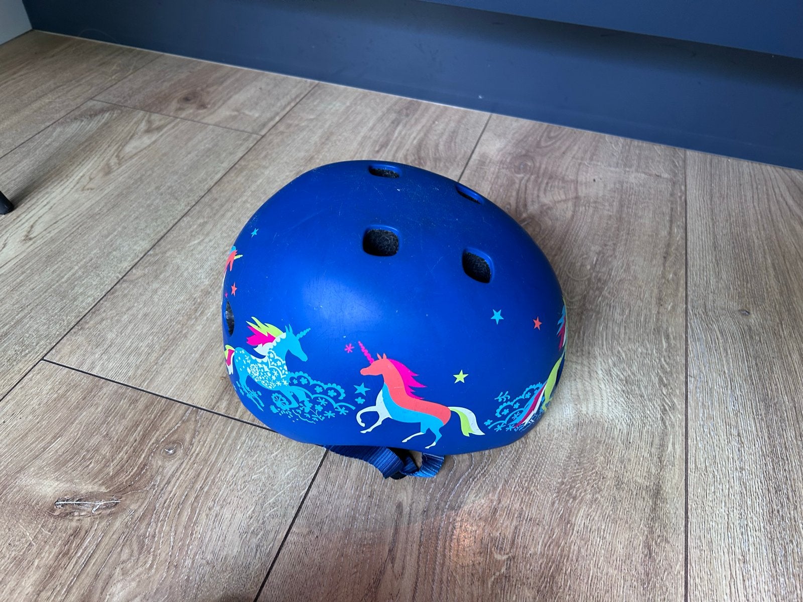 Kinder fietshelm met eenhoorns - Blauw, Ophalen, Zo goed als nieuw
