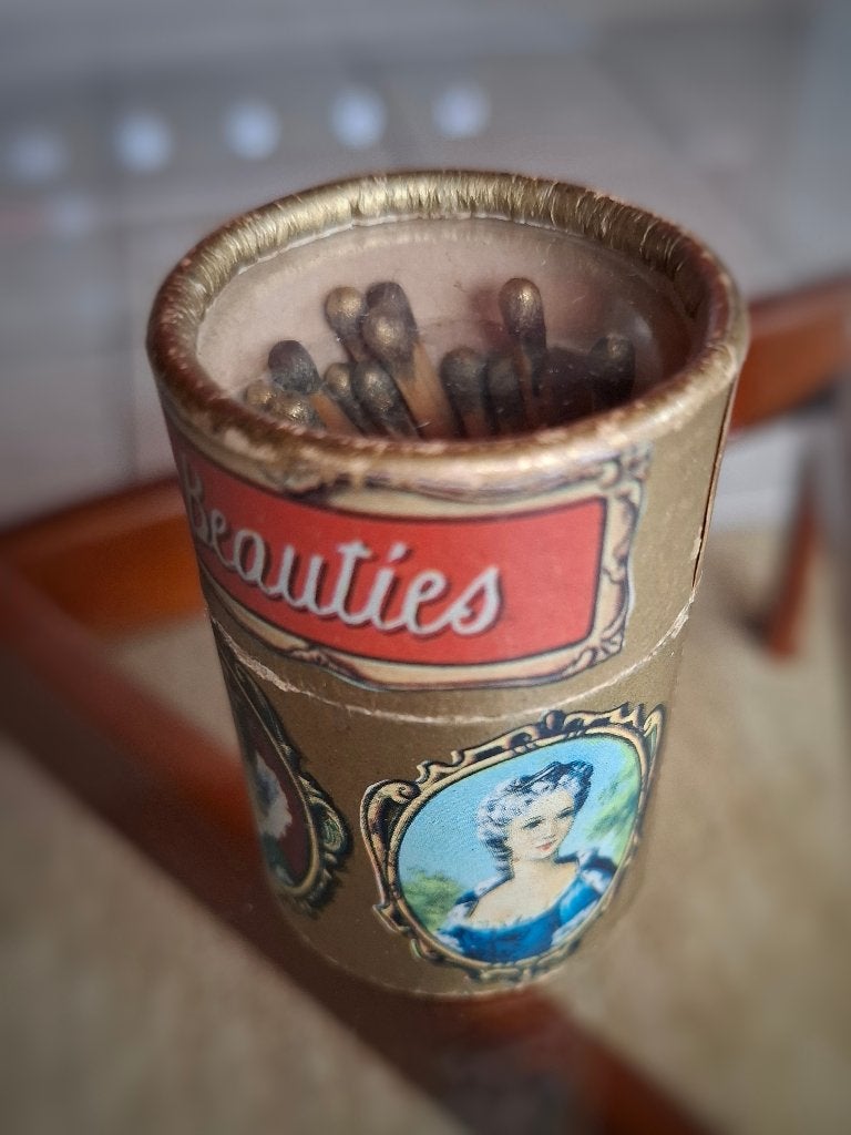 Vintage Italiaanse Luciferhouder "Beauties" – Jaren 50/60, Verzamelen, Ophalen of Verzenden, Huis en Inrichting