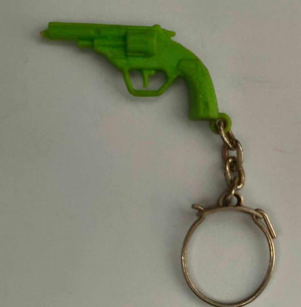 Revolver sleutelhanger, Verzamelen, Sleutelhangers, Zo goed als nieuw, Overige typen, Ophalen of Verzenden