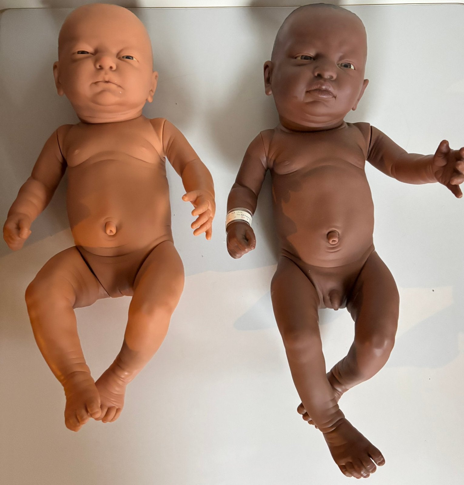2bijzondere medische baby-oefenpoppen verpleegopleidingen, Ophalen of Verzenden, Pop