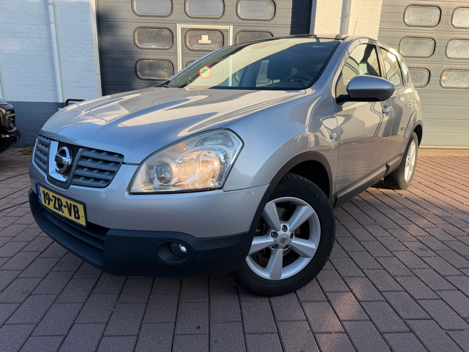 Nissan Qashqai 2.0 2WD 2008 Grijs Trekhaak Panodak, Auto's, Voorwielaandrijving, Stof, Zwart, 4 cilinders