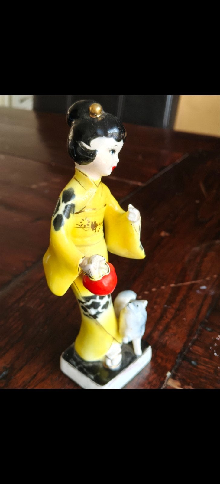 Vintage Geisha beeldje met hondje - Geel kimono, Verzamelen, Beelden en Beeldjes, Ophalen, Gebruikt, Mens