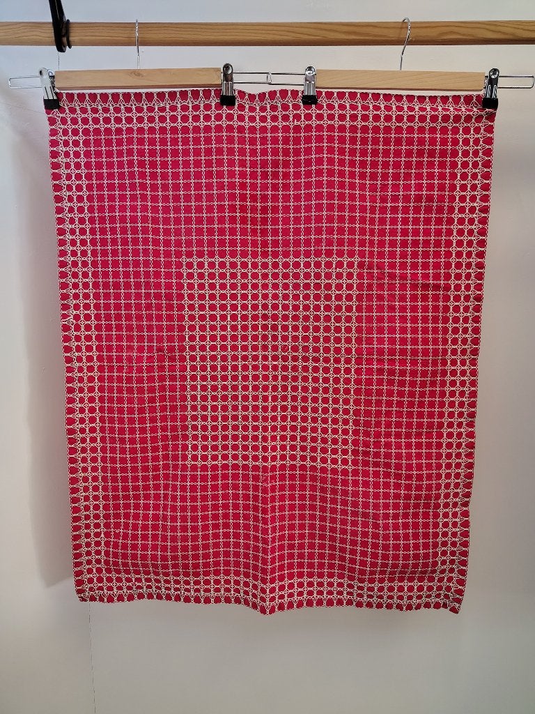 Leuk Beiers bont kleedje rood 85x68cm, Handgemaakt, Gebruikt, Katoen, Tafelkleed of Tafelzeil