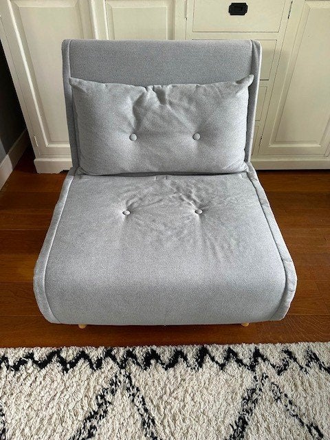 Slaapfauteuil Grijs met kussen, Huis en Inrichting, Slaapkamer | Slaapbanken, Ophalen, Eenpersoons, 190 cm of minder, Zo goed als nieuw