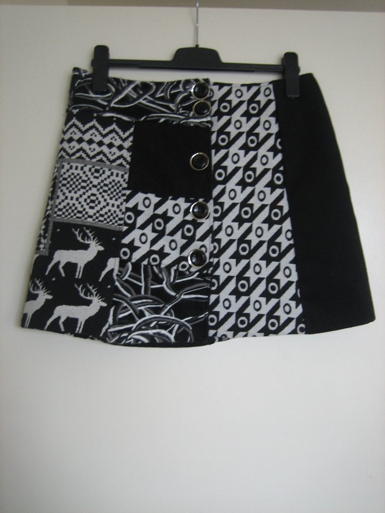Prachtig zwart-wit doorknooprokje ESSENTIAL 38-40 snazzeys, Kleding | Dames, Maat 38/40 (M), Verzenden, Zwart, Nieuw