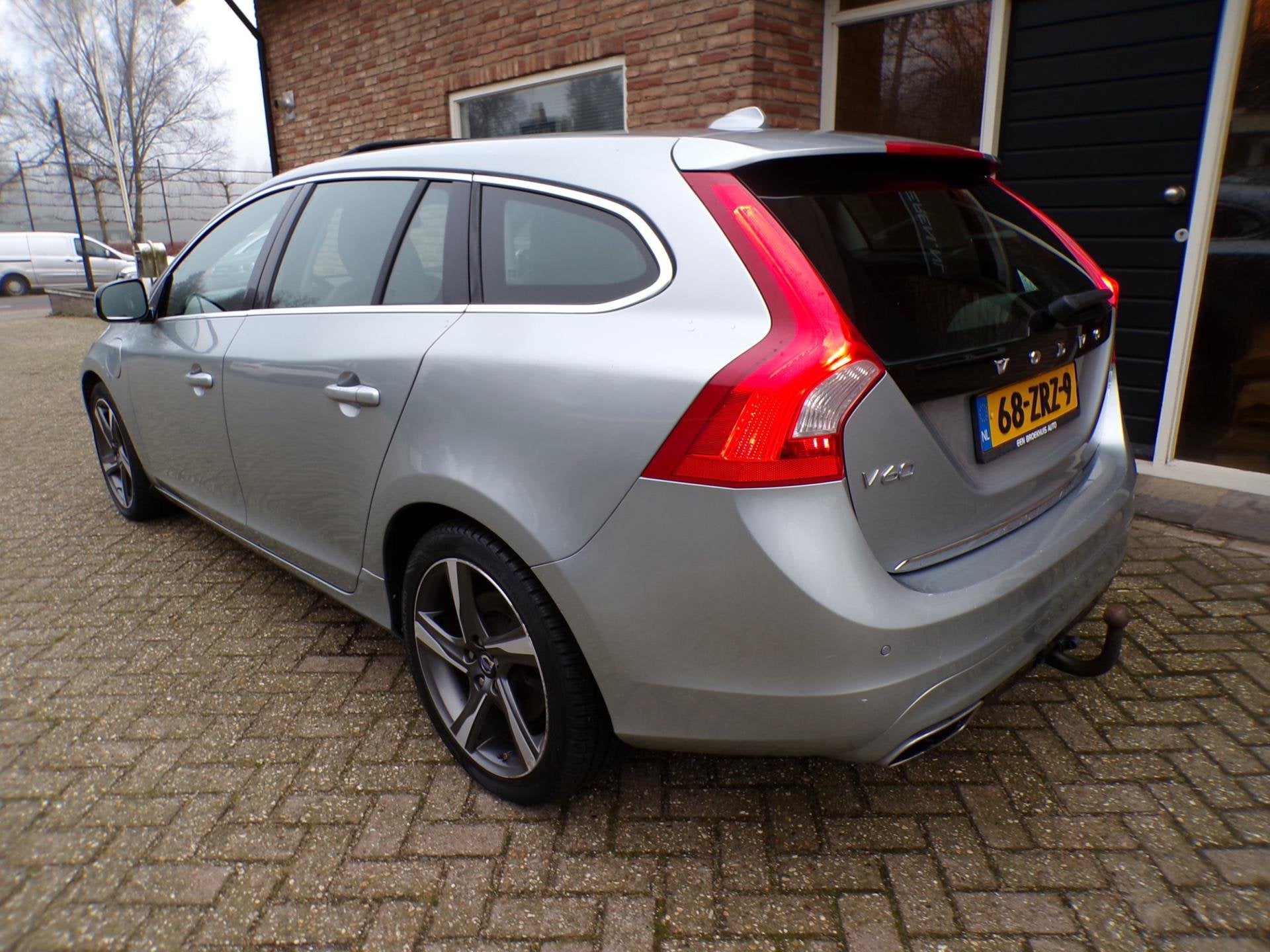 Volvo V60 2.4 D6 AWD Plug-In Hybrid Summum, Auto's, Automaat, Zwart, 1848 kg, Vierwielaandrijving