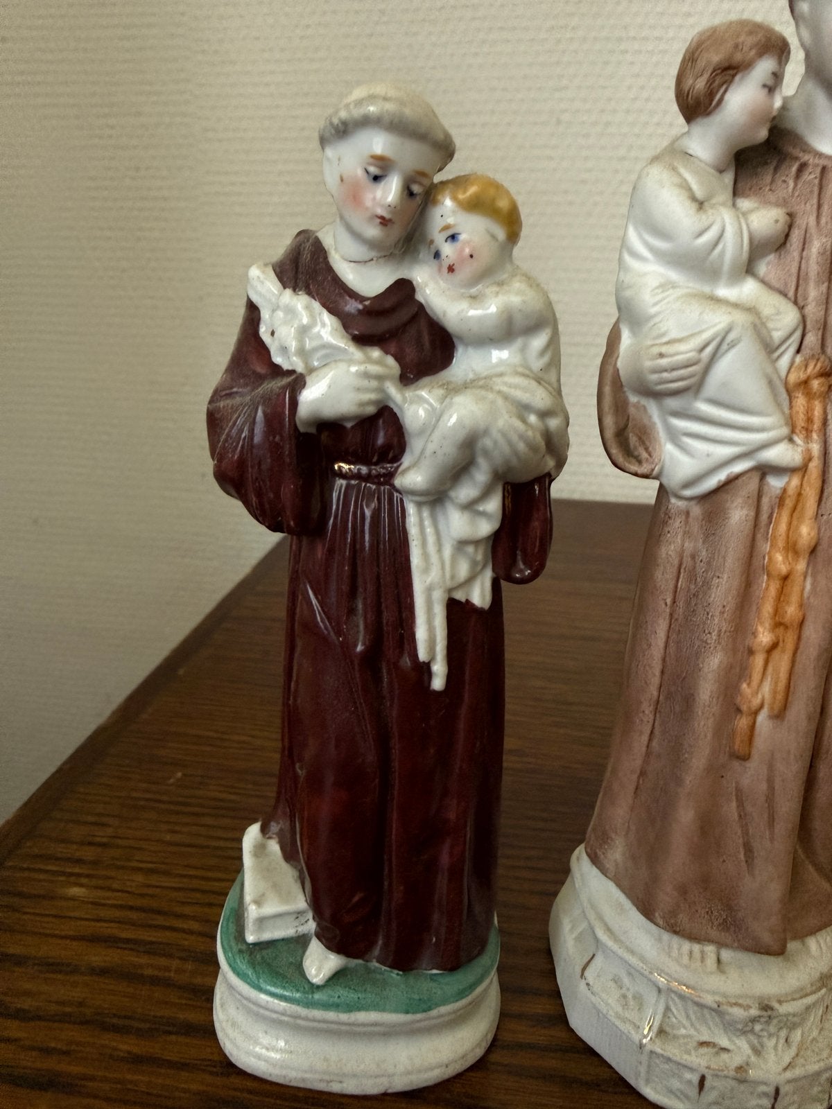 Collectie Heilige Beeldjes in Porselein en Biscuit, Ophalen