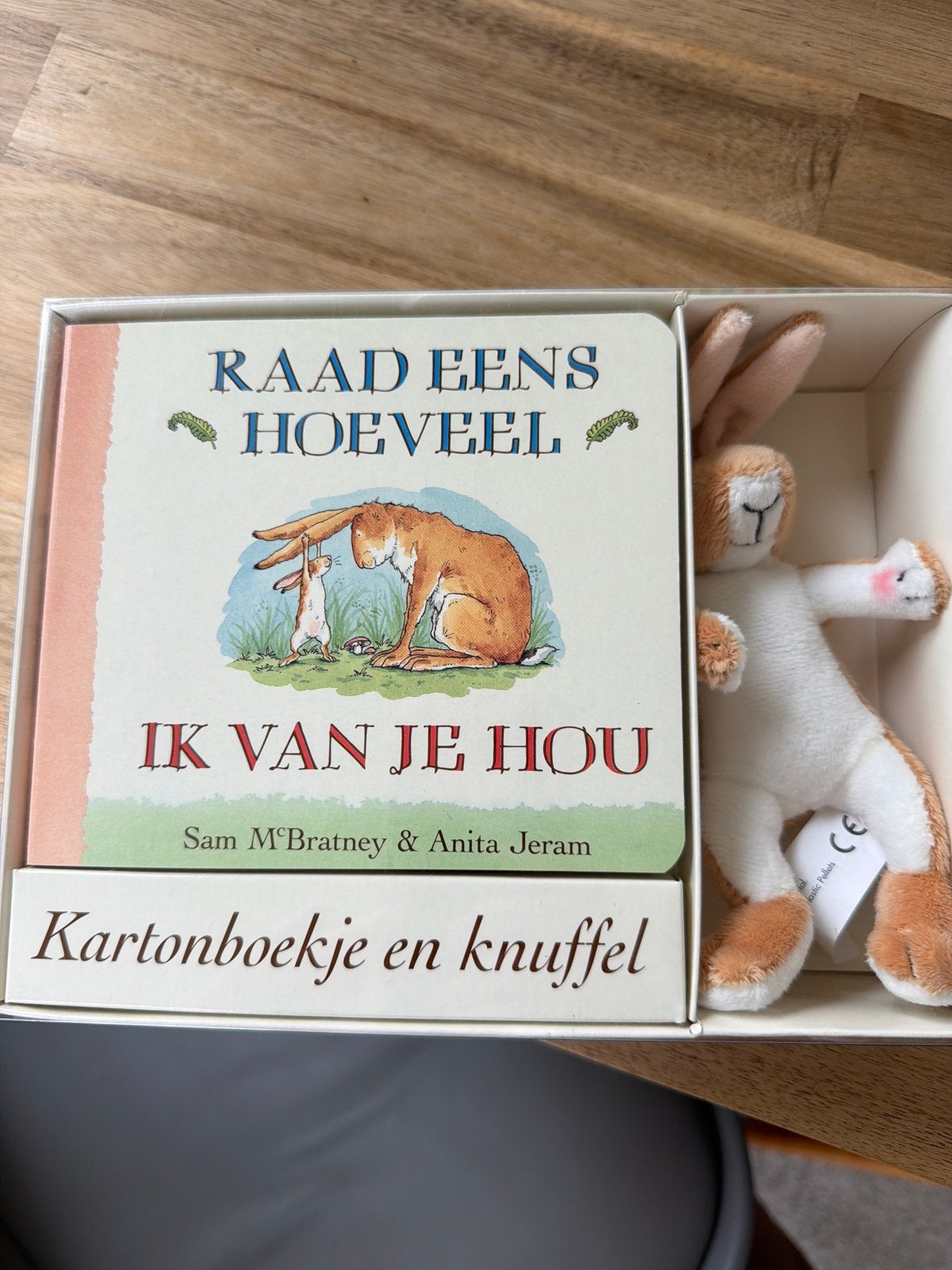 Raad Eens Hoeveel Ik Van Je Hou - Kartonboekje en knuffel, Ophalen of Verzenden, Nieuw, Overige typen
