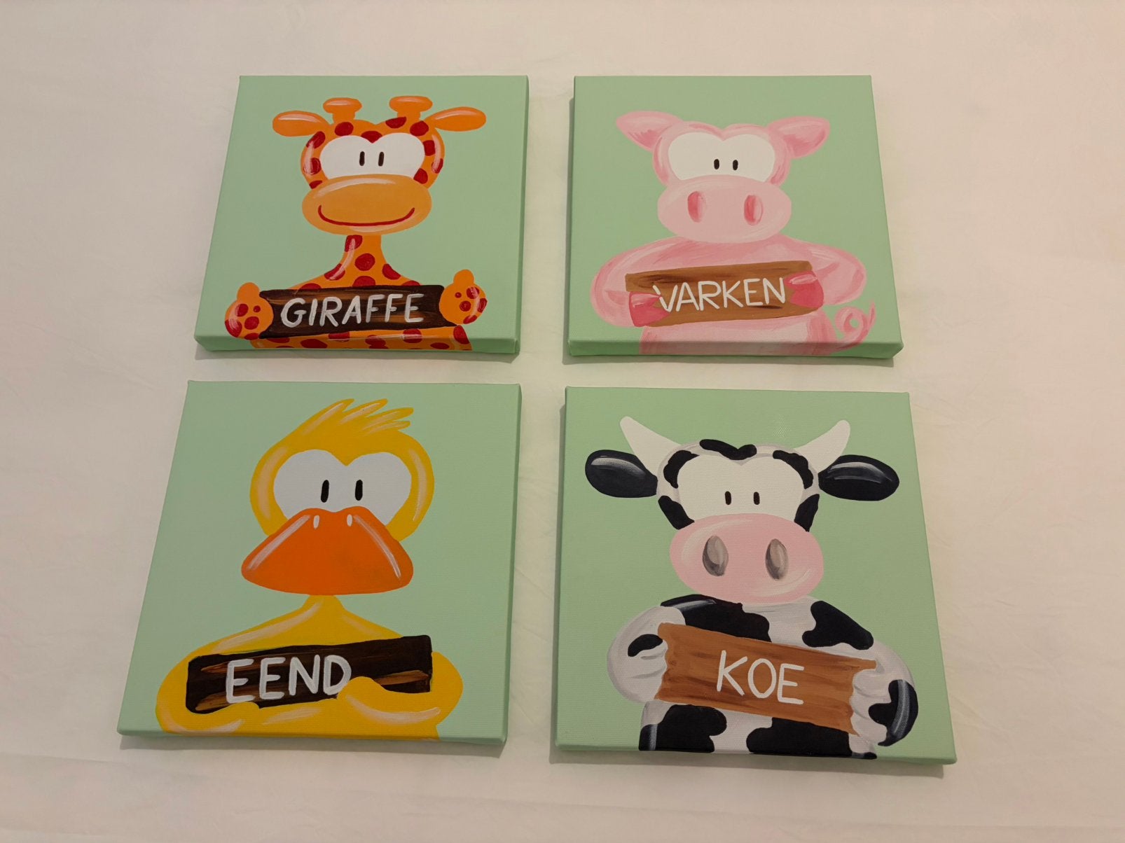 Kinderschilderijtjes 4 stuks 20x20 cm, Overige merken, Overige kleuren, Ophalen of Verzenden, Zo goed als nieuw