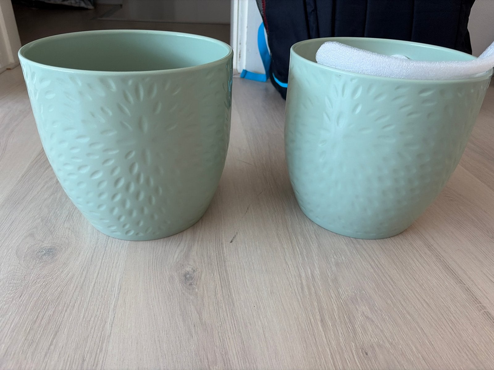2x Keramiek Bloempot Seladon Groen Ø24 cm, Rond, Binnen, Zo goed als nieuw, Minder dan 40 cm