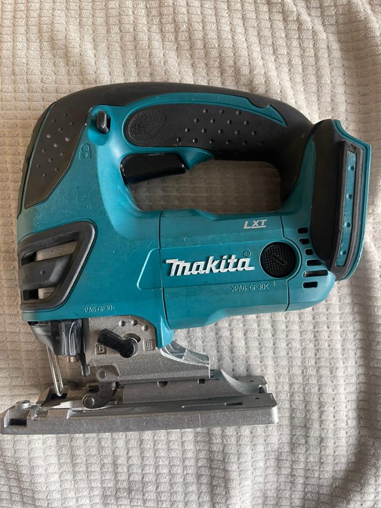 Makita 18v decoupeerzaag, Decoupeerzaag, Ophalen of Verzenden, Zo goed als nieuw, 30 tot 70 mm