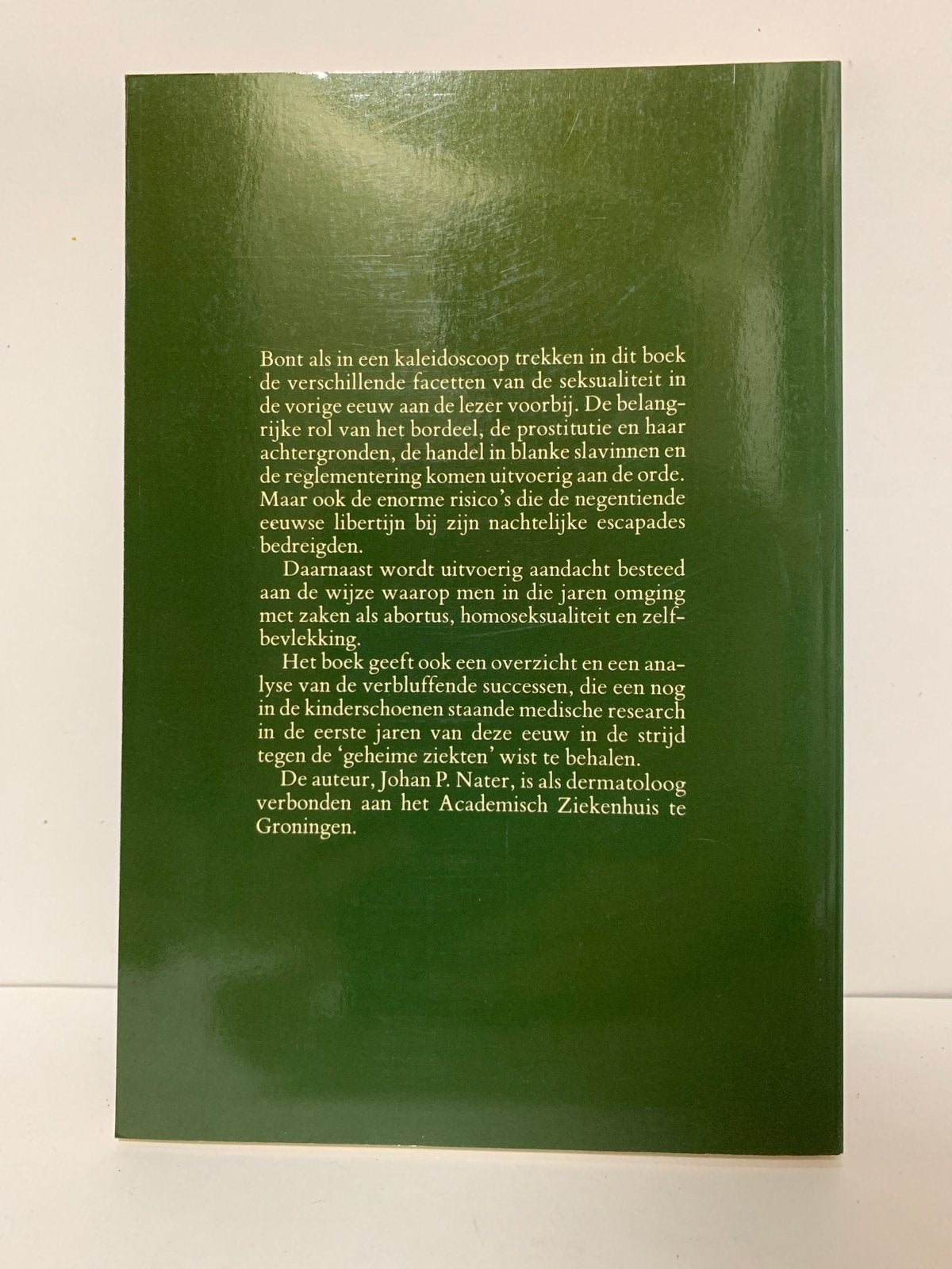 Vigelerende vrouwen, gedienstige meiden - Johan P. Nater, Ophalen of Verzenden, Zo goed als nieuw, Nederland