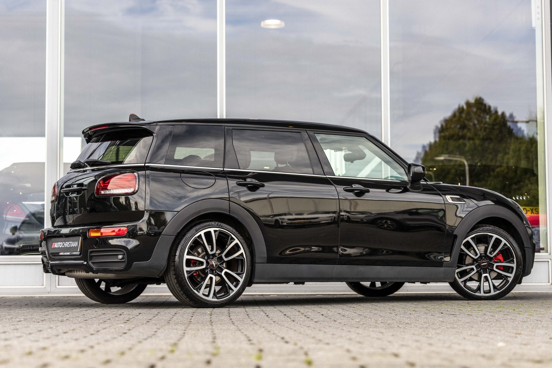 MINI Clubman 1.5 Cooper John Cooper Works | Pano | 19" | Cam, 12 maanden, 136 pk, Gebruikt, Zwart